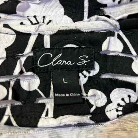 Women’s Zippered Jacket From Clara S. Size Large Black White Floral Print - Picture 4 of 7